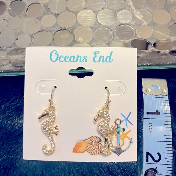Oceans End Gold Tone Sea Horse Dangle Earrings NWOT - Picture 2 of 5